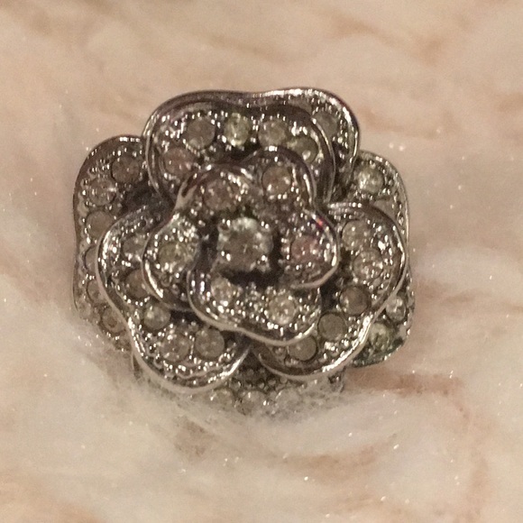 DIAMOND FLOWER RING - Picture 6 of 6